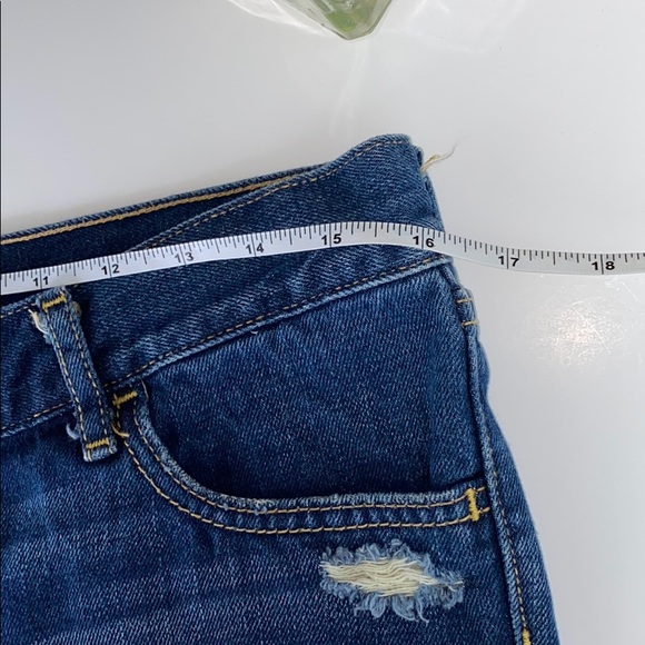 Hollister Distressed Jean short shorts 07144 - Picture 6 of 8